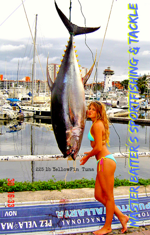 Meet Carrie, a Bikini Model that went fishing with us, actually a few of her friends went and some guys like Robert Hooten a few years ago, I love this pic and it´s the most stolen picture in Puerto Vallarta, my competition steals my photos to compete with me, welcome to mexico.