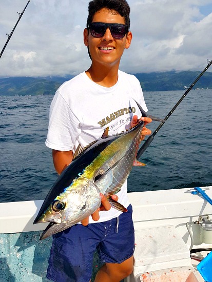 Emanuel Rameriz fishing with his father Capt Cesar of Magnifico with some beautiful Karnada, Bait to us gringos. . . 